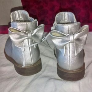 Toddler silver boots size 5